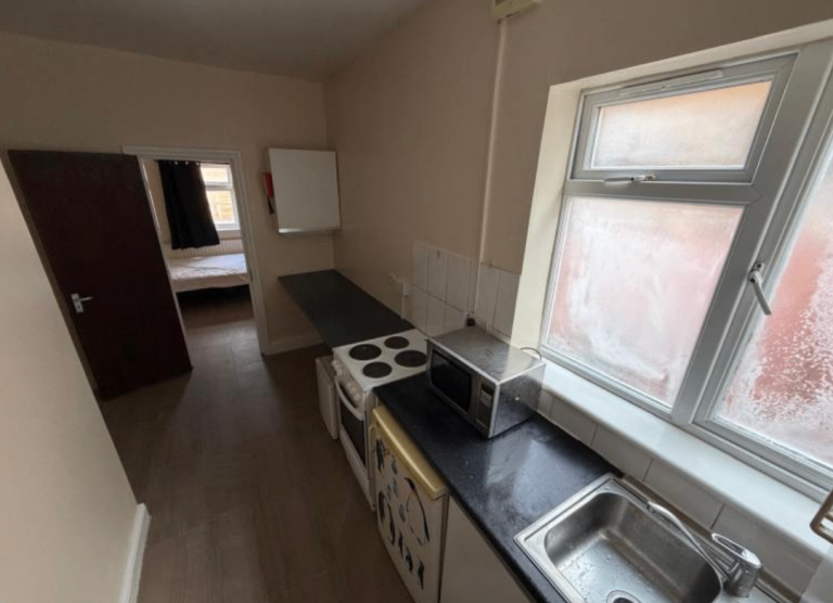 Modern Studio Flat | Furnished | Kitchen | Bills Included | St Marys Road, Redbridge, London-IG1