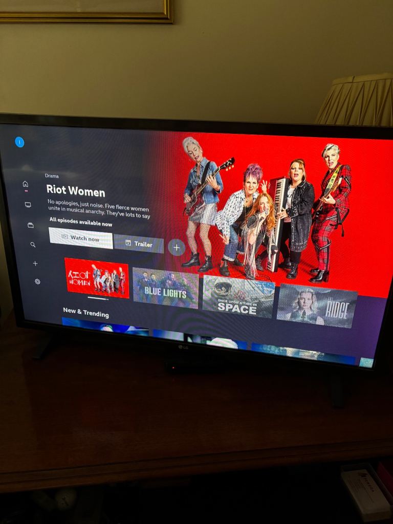 Like new 32 inch LG Smart TV with wall bracket and stand 