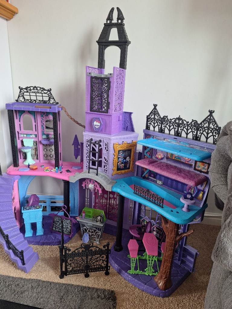 Monster High Playset Haunted High School