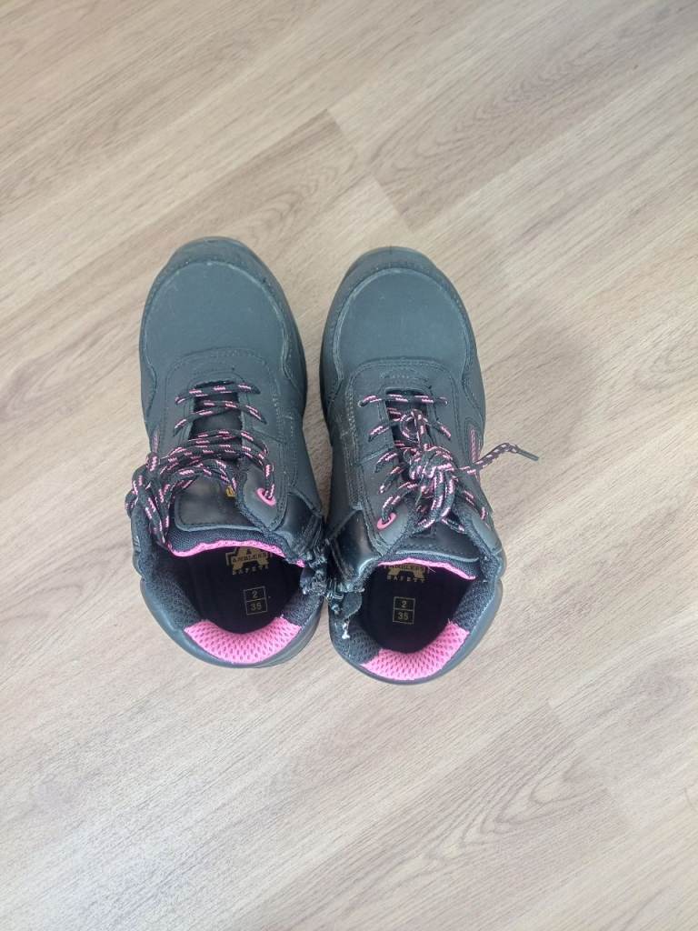 Size 2 ambler safety boots 