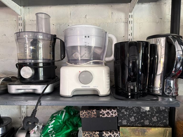 Mixed kitchen appliances 