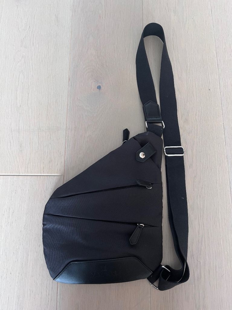 Vagari London Sling Bag (Black)