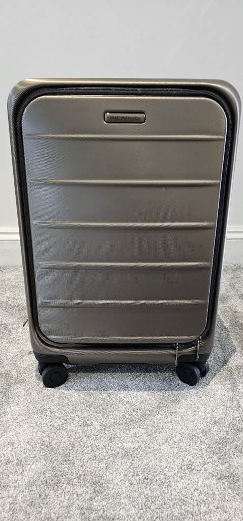 Ricardo Beverly Hills 21” Carry-On Hardcase Spinner Suitcase Luggage