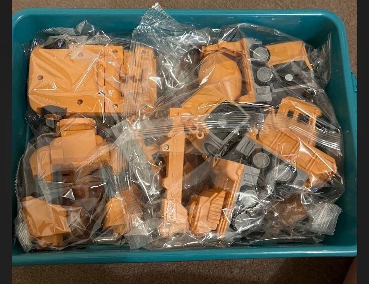 Engineering deformation mecha toy