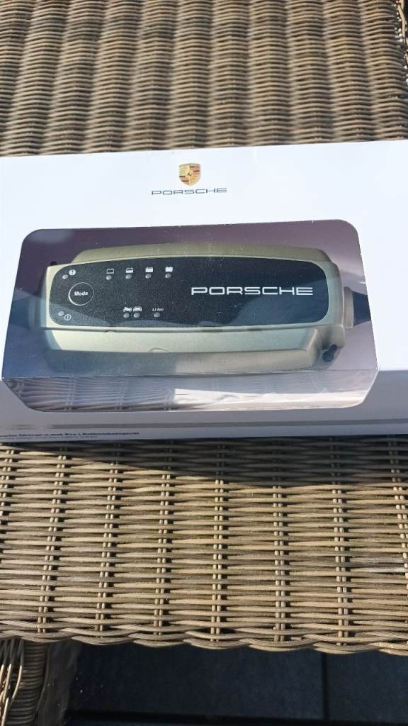 Porsche charge-o-mat pro/ battery charger