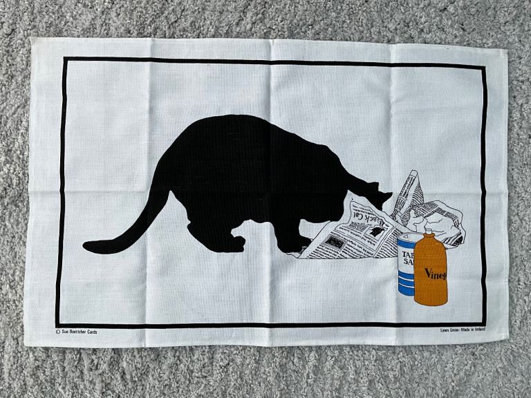Vintage ‘black cat’ linen tea towel by Sue Boettcher cards, 18x30 inches. New, excellent condition.