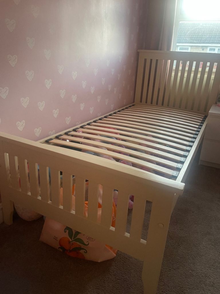Single bed 