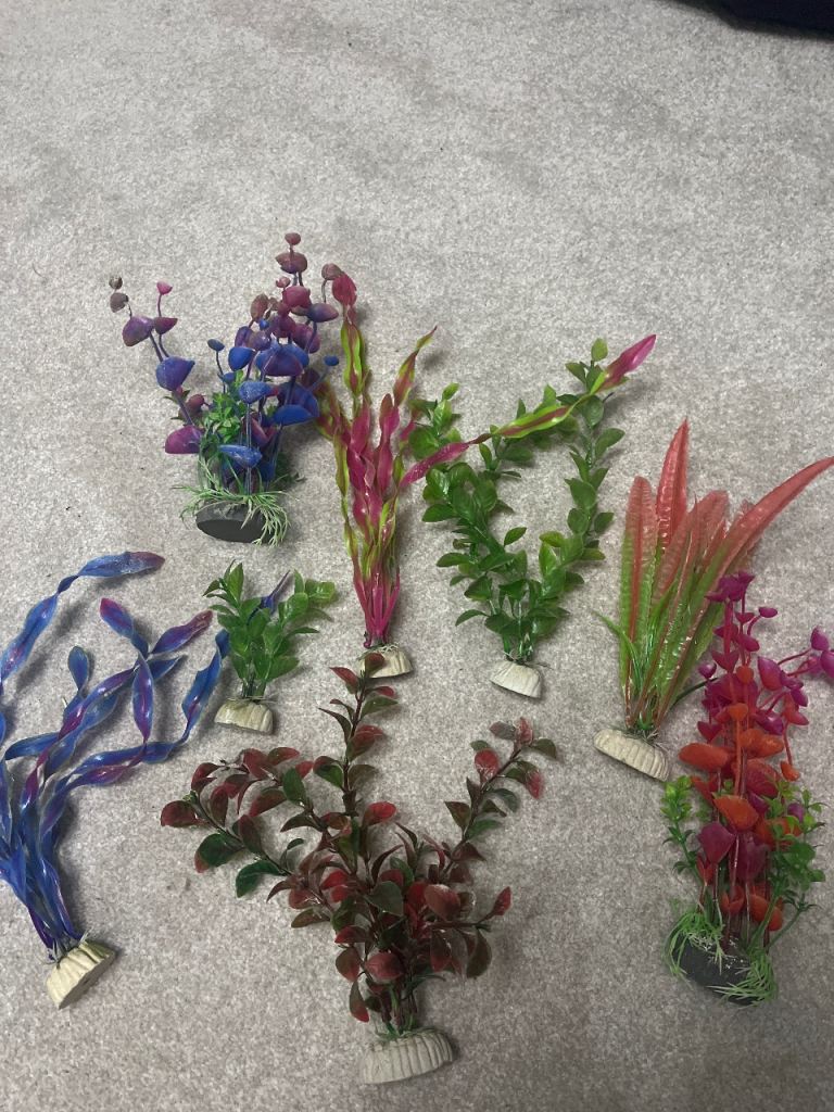 Collection of  8 artificial plastic plants for fish tank 