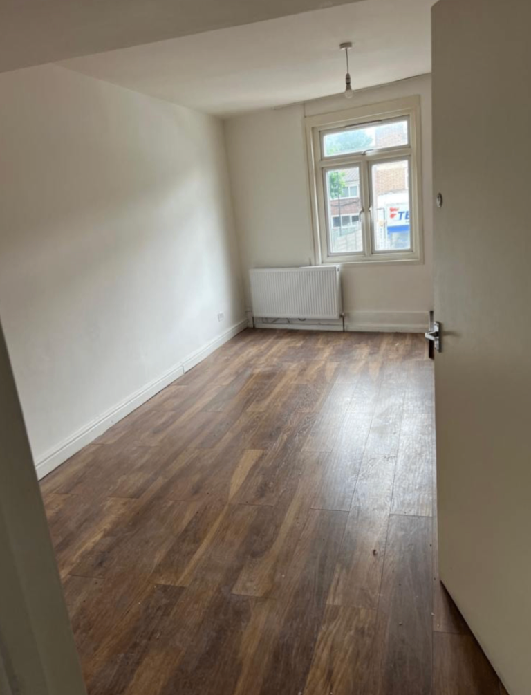 Modern 2-Bedroom Flat | Renovated | Fitted Kitchen | Parking | Hertford Road, Enfield, London - EN3