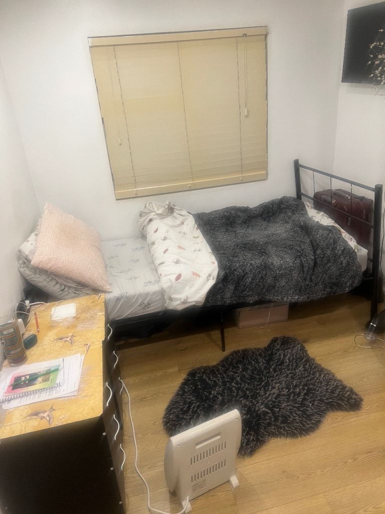 · 🏠 Loft Studio – UB6 8TQ – £1100 Bills Inc – 1st May