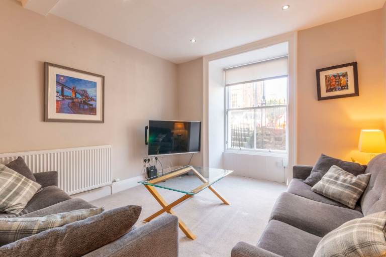 Remarkable, 3-bedroom HMO property in Edinburgh’s New Town - available September