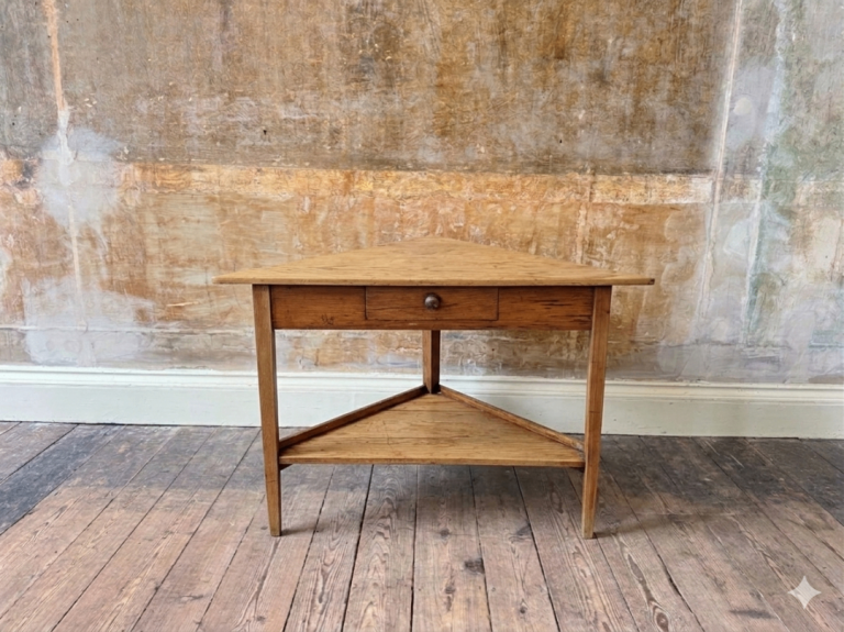 Antique Primitive Pine Corner Side Table / Georgian Country Lamp Table 🚚