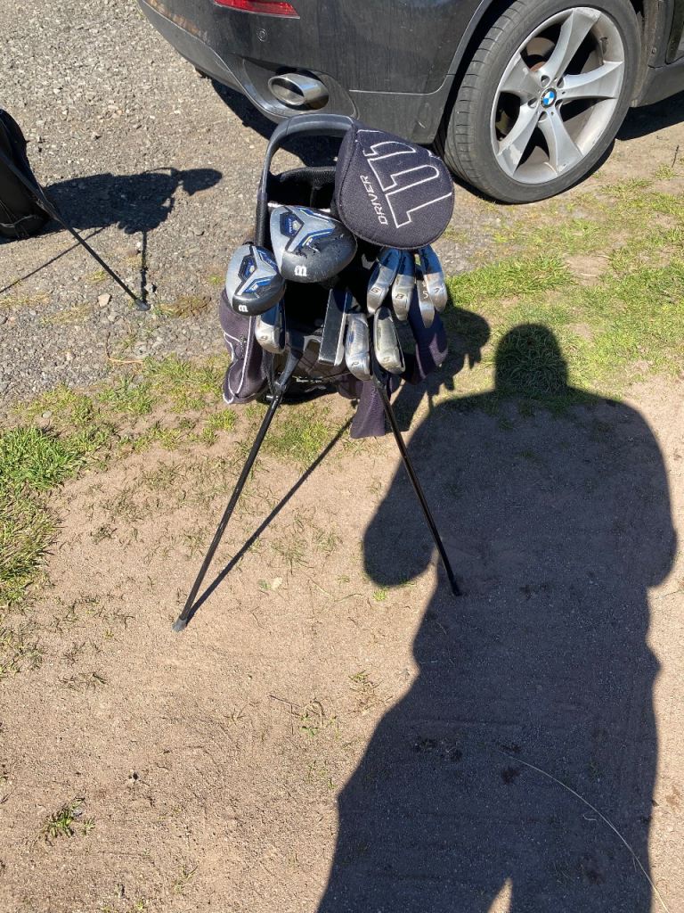 Full set of Wilson golf clubs 