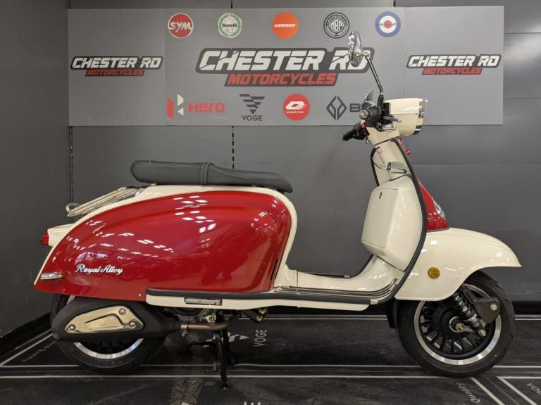 Royal Alloy TG 125cc S a Modern Classic Retro Automatic Moped Scooter
