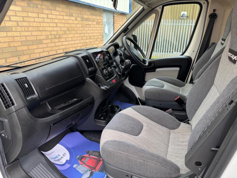 SWIFT ESCAPE 695 - 2017