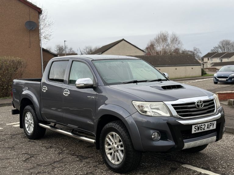 Toyota Hilux 3.0d4d invincible 4x4 2013 auto 