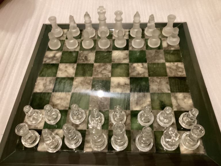 Onyx Beautiful, dark green and white chess set 