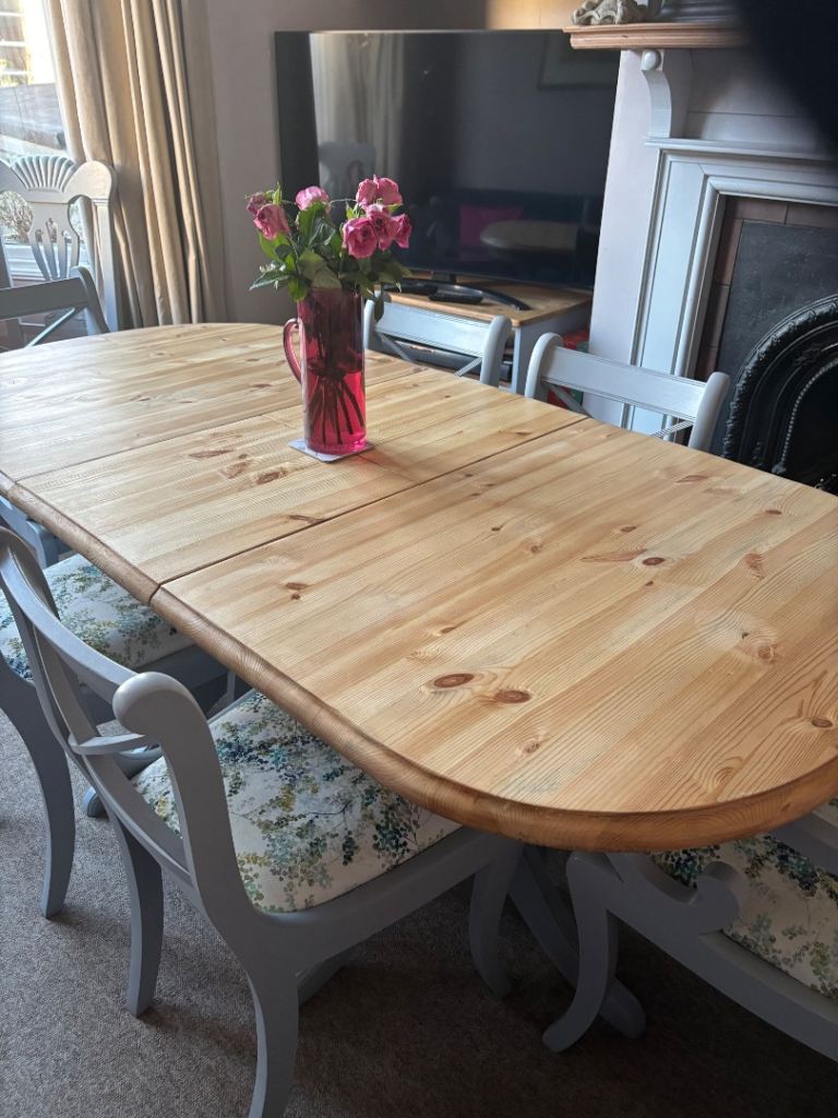 Rustic Pine Extending Oval Dining Table