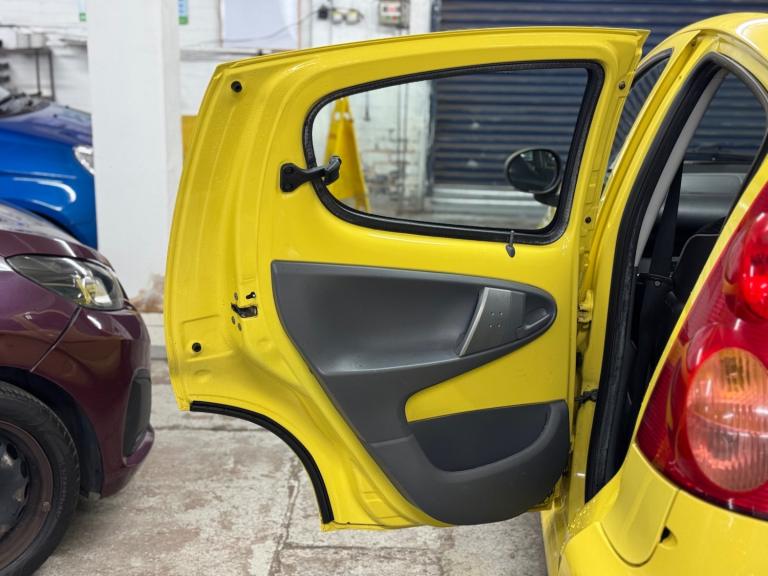 2010 Peugeot 107 1.0 Urban 5dr 2-Tronic HATCHBACK Petrol Automatic