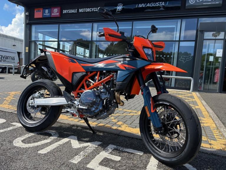 KTM 690 SMCR FULL KTM MAIN DEALER
