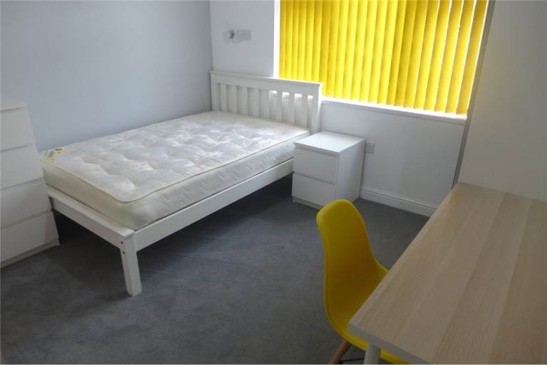 CV1 - Stunning Double Bedroom + Ensuite + **BILLS Included**