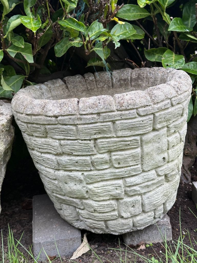 MEDIUM STONE GARDEN POT  35cm D x 30cmH
