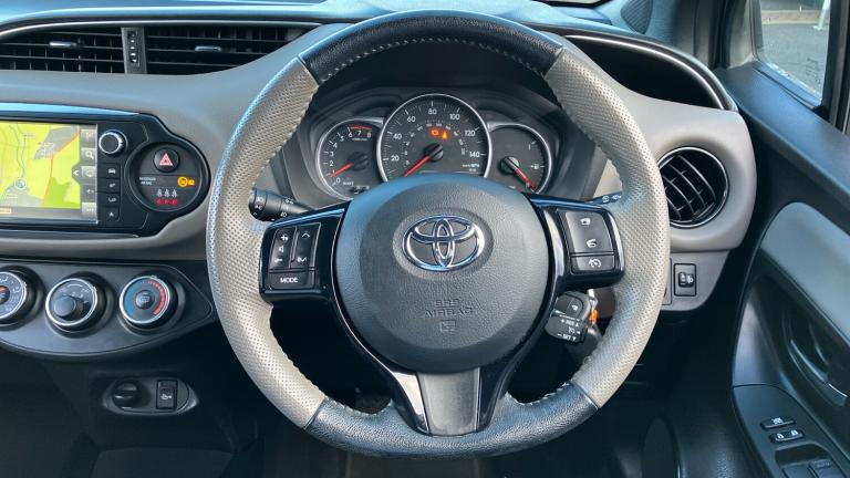 2017 Toyota Yaris 1.33 VVT-i Design 5dr Petrol Hatchback Hatchback Petrol Manual