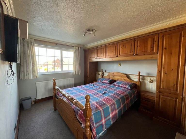 Master bedroom next to Tesco, Lidl, Hilton - Holiday Inn hotels, Imperial Way, Atlantic House, 
