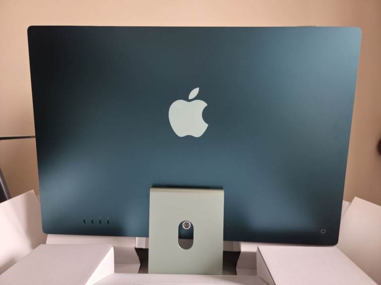 iMac 2021 - Blue - Used but VERY good performance and well-maintained