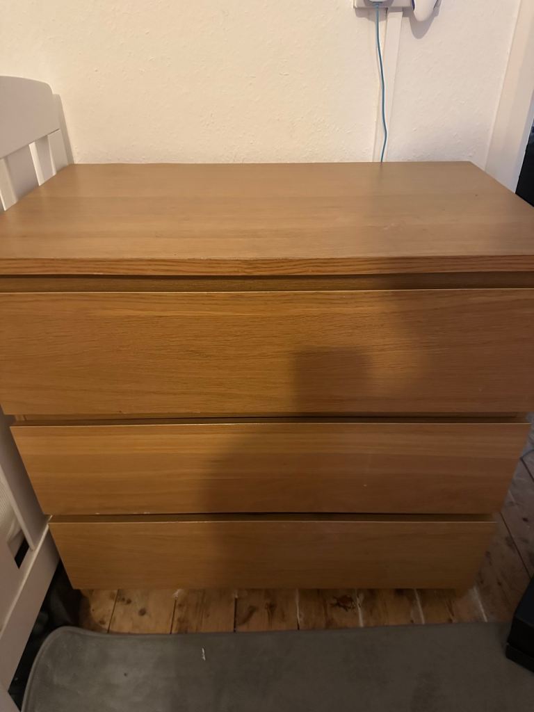 Chest of drawers (3 large drawers) 