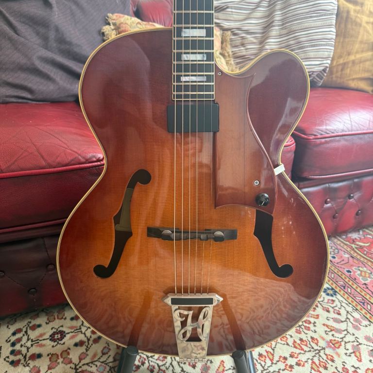 Heritage Eagle Custom 2002 Hollowbody Electric Guitar - Almond Sunburst
