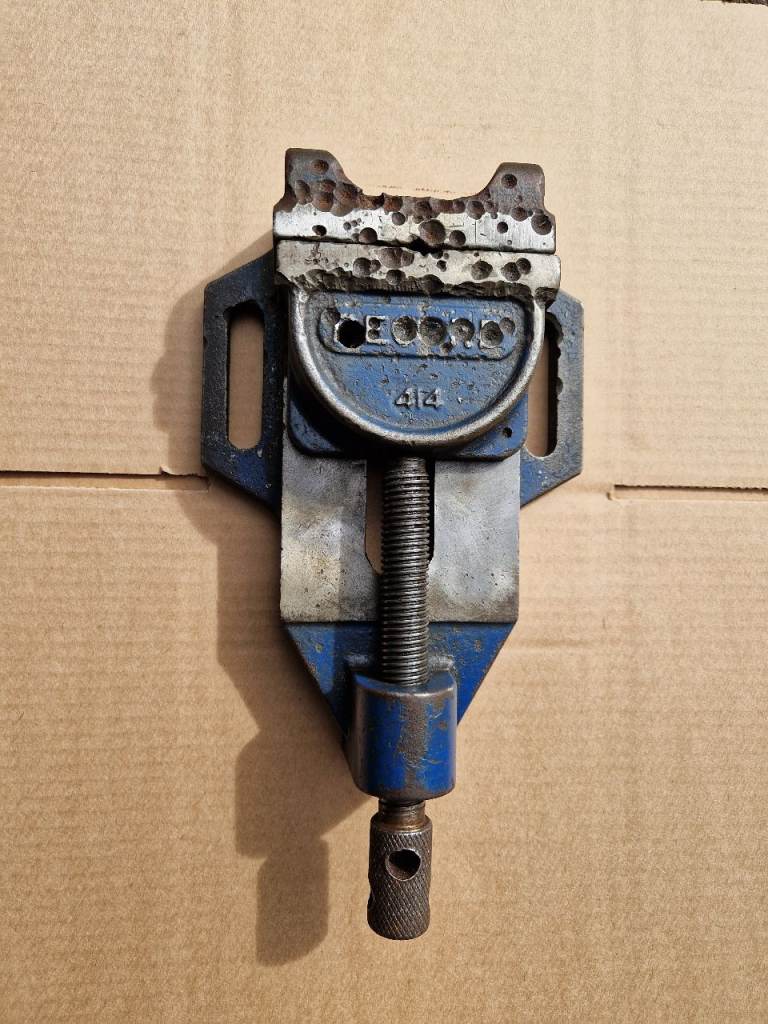 Record No 414 E drill press vice. Made in England. Jaw width 10 cm. Max. jaw opening 8 cm. 5 kg