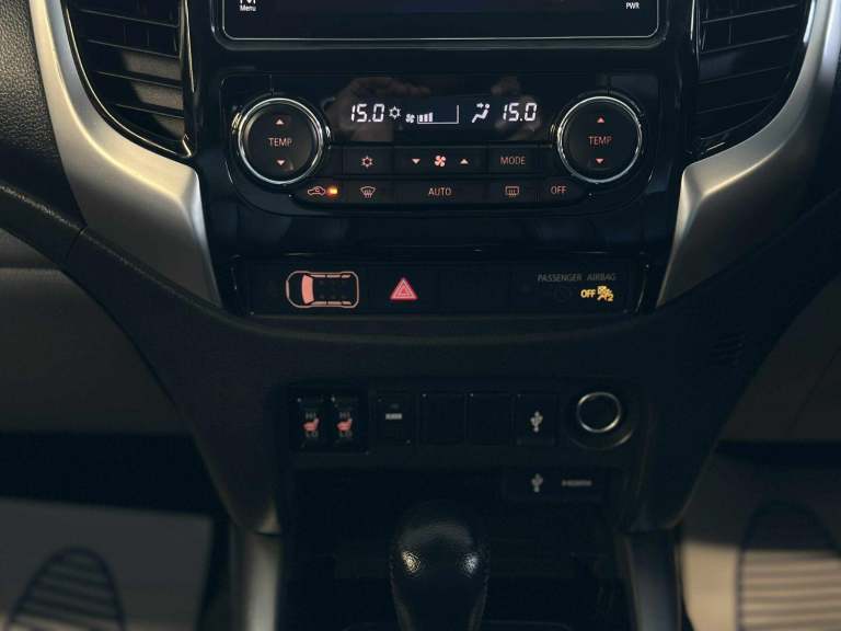 MITSUBISHI L200 2.4 DI-D DC Challenger White Auto Diesel 2020+NO VAT+1 OWNER!