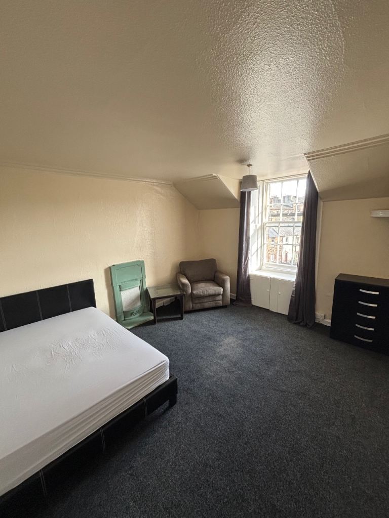 Room to rent, ALL BILLS INC ! Tollcross, bright & sunny double room with ALL BILLS, CT, wifi inc !