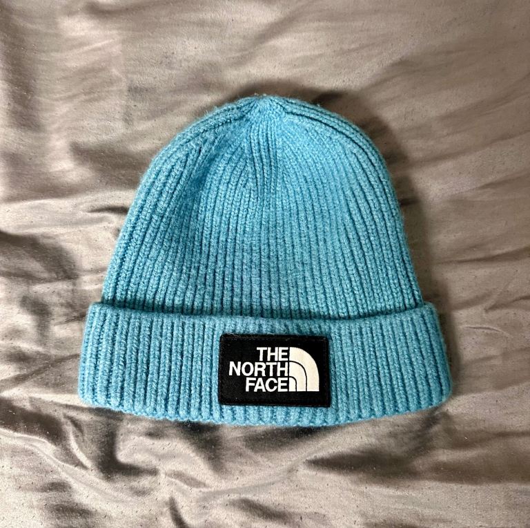 2 North Face & Billabong beanie hats, assorted colours 