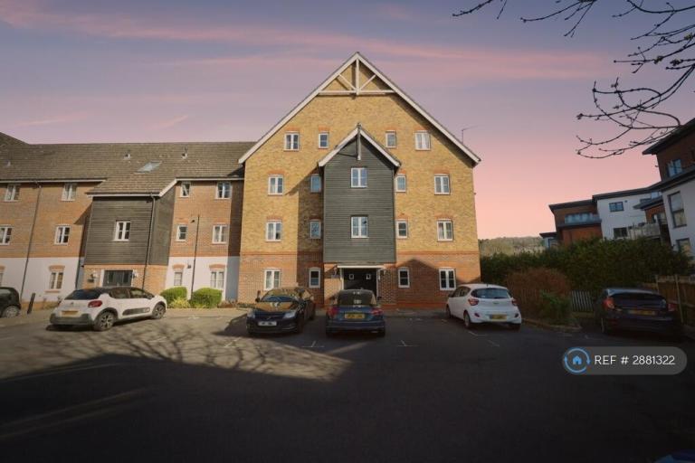 1 bedroom flat in Wye Gardens, High Wycombe, HP12 (1 bed) (#2881322)