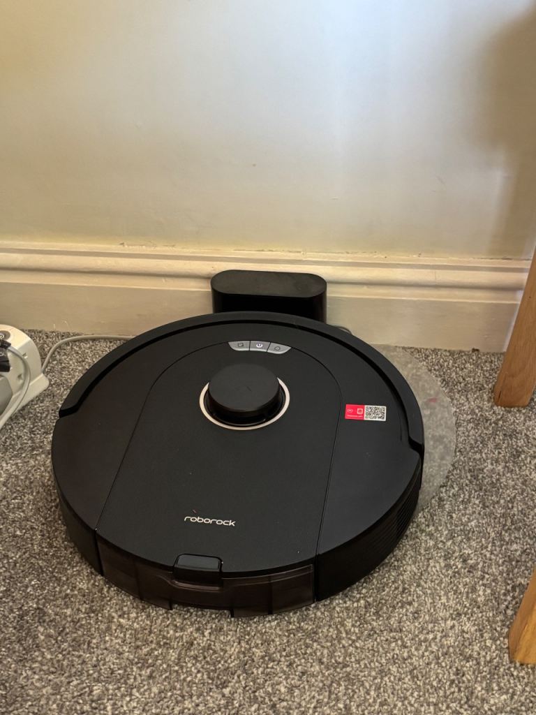 Roborock Q5 vacuum cleaner and mop