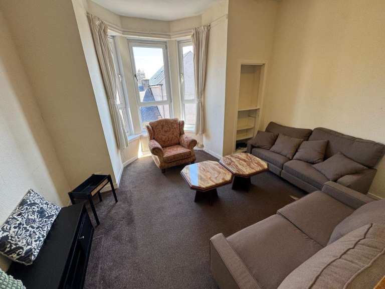 Double Rooms available immediately in central location