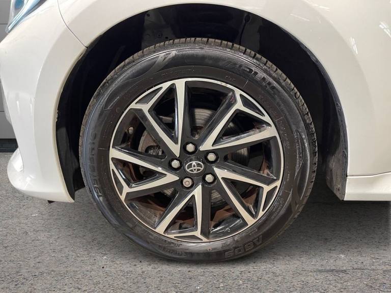 2022 Toyota Yaris 1.5 VVT-h Design Hatchback 5dr Petrol Hybrid E-CVT Euro 6 (s/s) (116 ps) Hatchb...