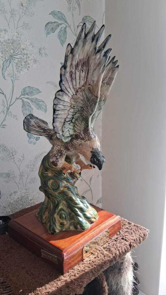 Benfica Beautiful design Ceramic Eagle & Scarf 