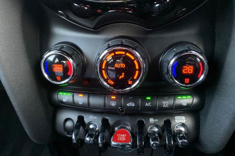 2017 MINI Hatch 1.5 Cooper D 3dr Auto [Chili Pack] Hatchback DIESEL Automatic