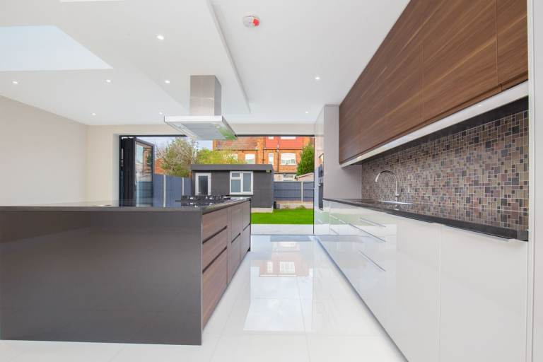 4 Bedrooms House Available To Rent On Burnley Road, Dollis Hill, NW10 