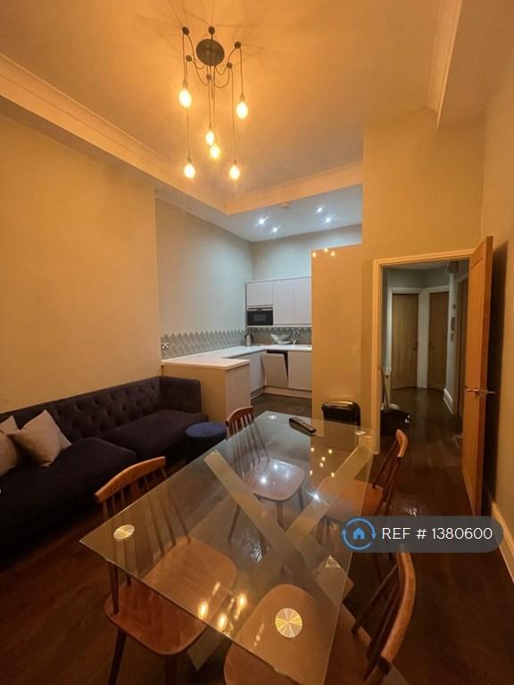 3 bedroom flat in London, London, W9 (3 bed) (#1380600)