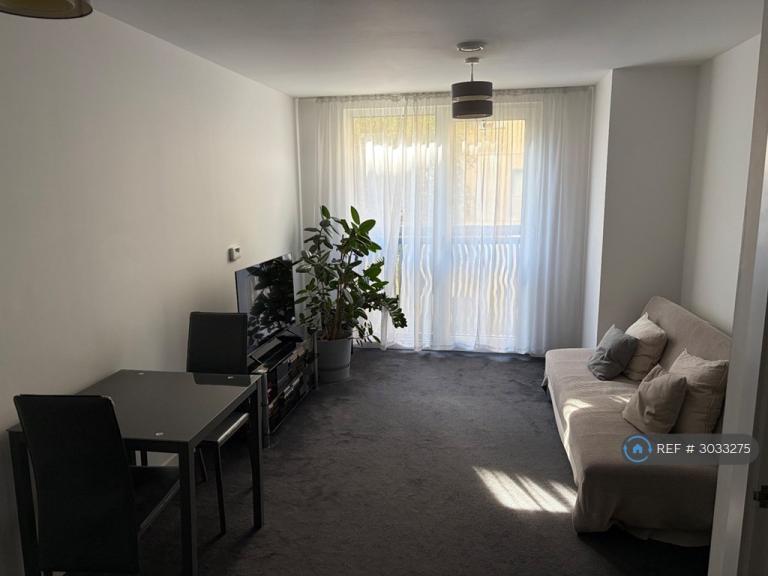 1 bedroom flat in Woods House, London, SW1W (1 bed) (#3033275)
