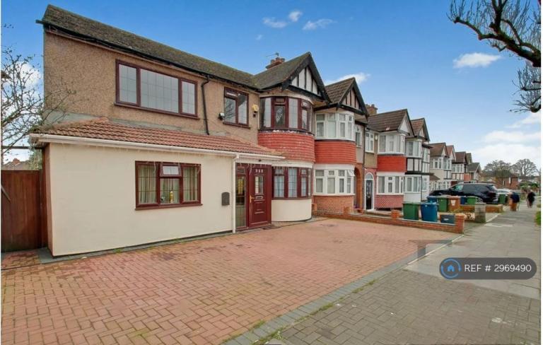Studio flat in Kings Road, Harrow, HA2 (#2969490)