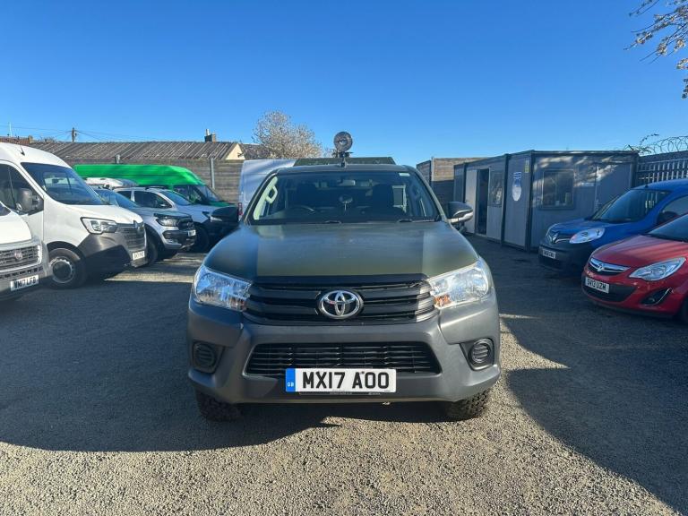 2017 Toyota Hilux Active D/Cab Pick Up 2.4 D-4D ROOF SPOT LAMPS 4X4 PICK UP Diesel Manual