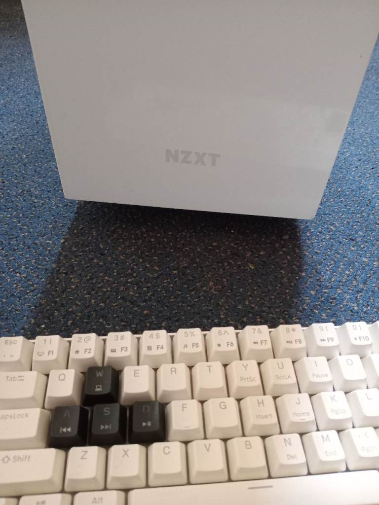 RK ROYAL KLUDGE - LIGHT UP MECHANICAL GAMING KEYBOARD - rk 61