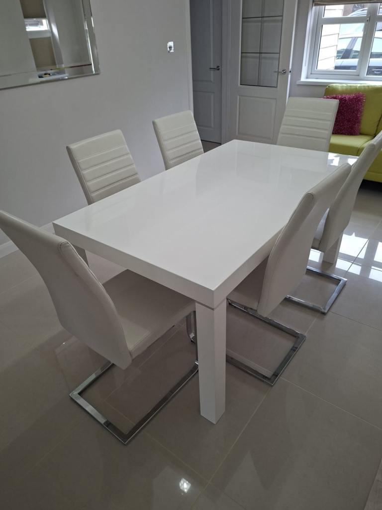 White High Gloss Dining Table and 6 Chairs – Good Condition