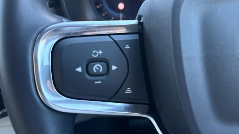 2025 Volvo XC40 2.0 B4P Ultra Dark 5dr Auto Petrol Estate Estate Petrol Automatic