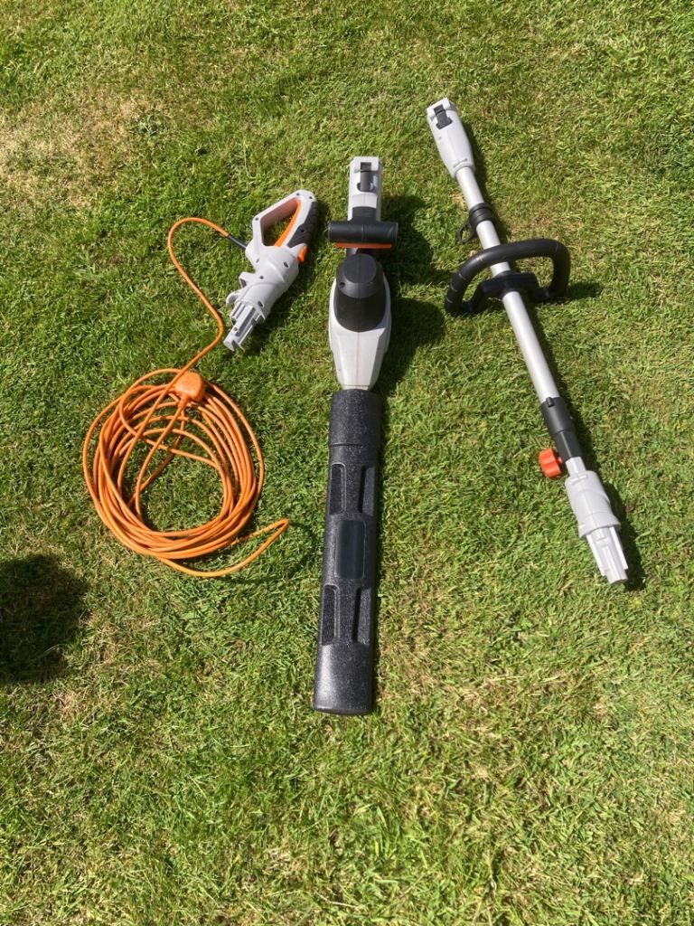 Garden Hedge Trimmer with telescopic middle section. – Excellent Condition